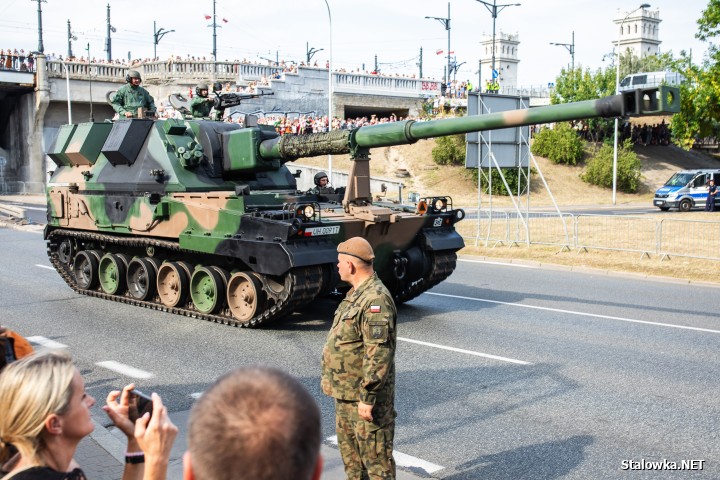 Defilada Wojska Polskiego na warszawskiej Wisłostradzie.