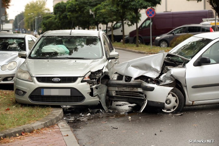 Wypadek na Hutniczej. Ranna 1 osoba.