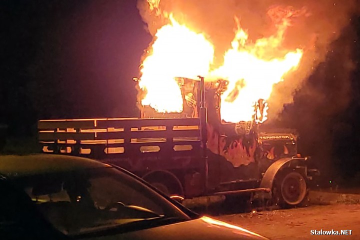 Pożar gorącego samochodu na Alejach w Stalowej Woli.