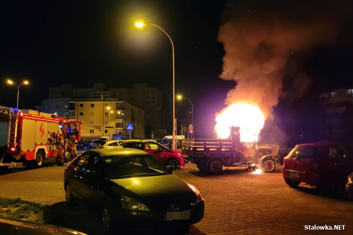 Pożar gorącego samochodu na Alejach w Stalowej Woli.