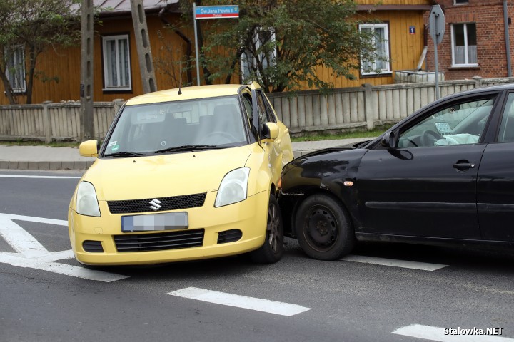 DK77: Wypadek w Turbi. Zderzyły się dwa auta. 1 osoba ranna.