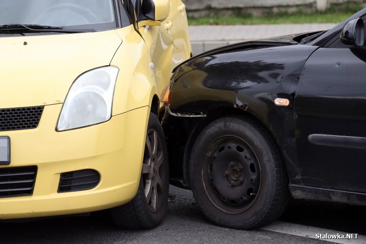 DK77: Wypadek w Turbi. Zderzyły się dwa auta. 1 osoba ranna.