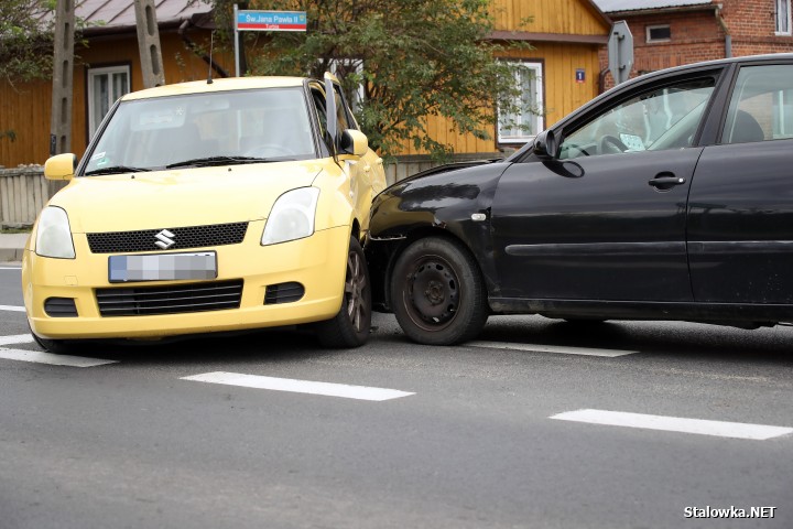 DK77: Wypadek w Turbi. Zderzyły się dwa auta. 1 osoba ranna.