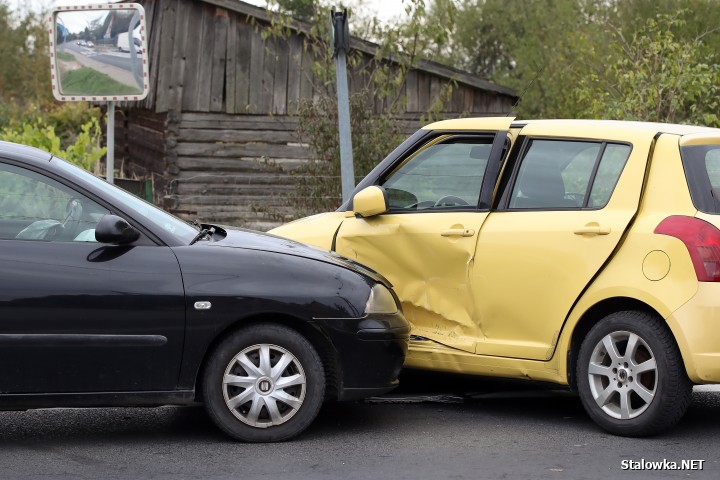 DK77: Wypadek w Turbi. Zderzyły się dwa auta. 1 osoba ranna.