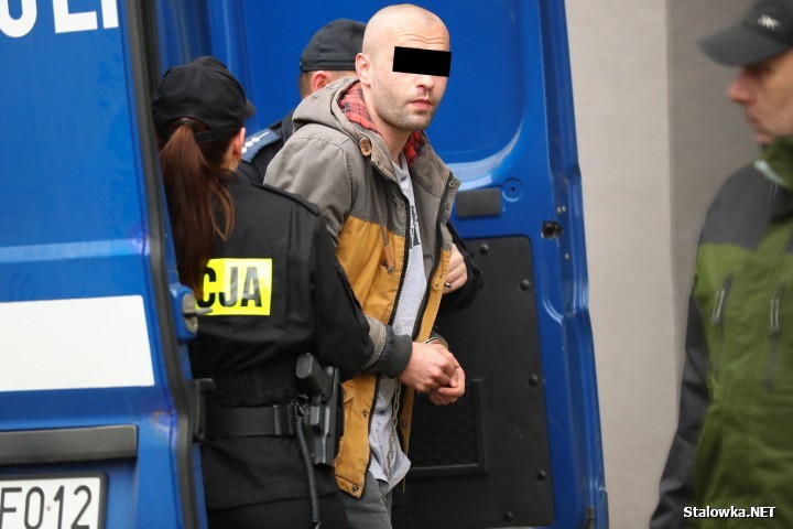 Ofiary nożownika, który 20 października 2017 roku zaatakował w galerii handlowej VIVO! w Stalowej Woli informują, że otrzymał przepustkę od 4 do 6 października tego roku. Ci co przeżyli atak są wręcz zszokowani.