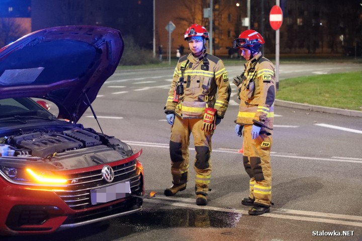 Wypadek na Alejach w Stalowej Woli. Skuter zderzył się z Arteonem.