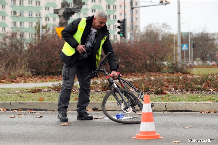 Potrącenie rowerzysty na Alejach. 14-latek z obrażeniami trafił do wojewódzkiego szpitala w Rzeszowie