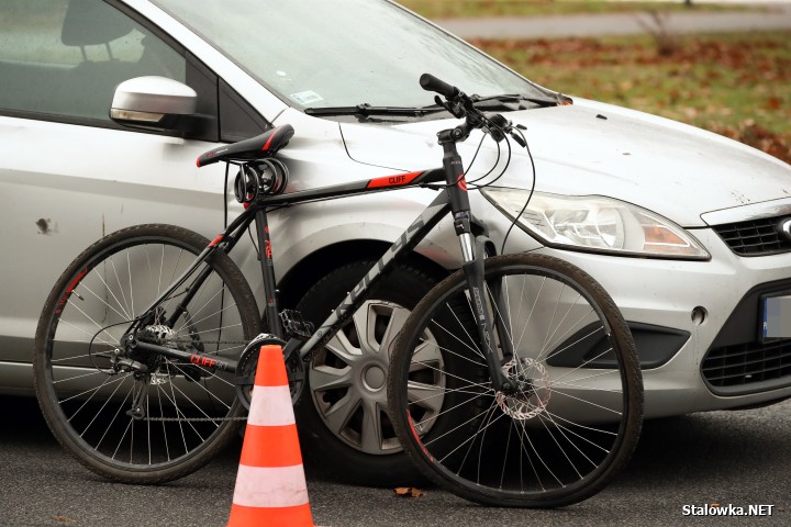 Potrącenie rowerzysty na Alejach. 14-latek z obrażeniami trafił do wojewódzkiego szpitala w Rzeszowie