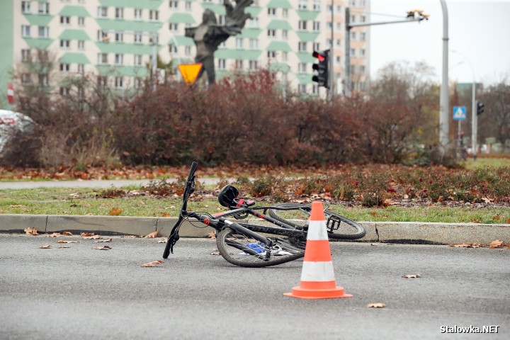 Potrącenie rowerzysty na Alejach. 14-latek z obrażeniami trafił do wojewódzkiego szpitala w Rzeszowie