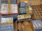 Policjanci zabezpieczyli towar bez polskich znaków akcyzy.