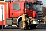 DK77: wypadek z udziałem ciężarówki, busa i osobówki.