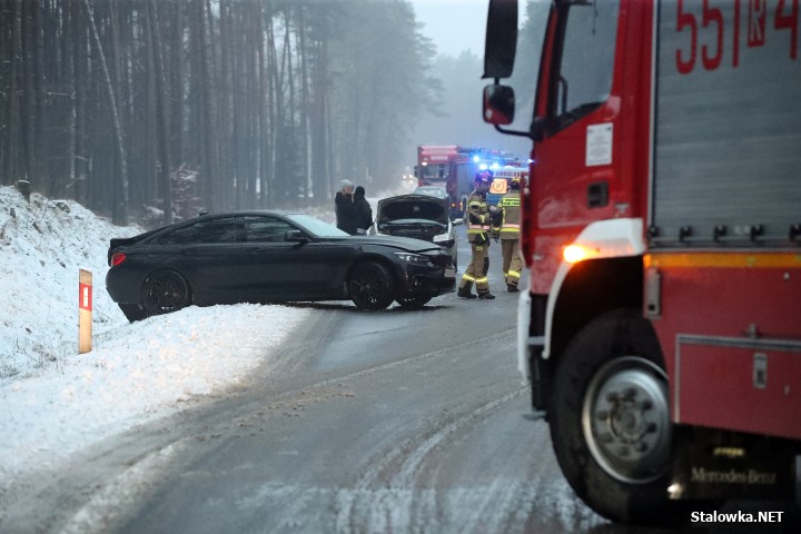 DW-871: wypadek trzech aut.