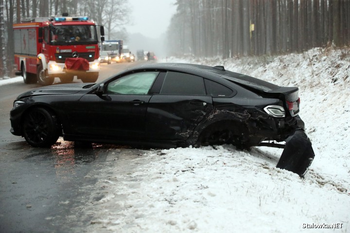 DW-871: wypadek trzech aut.