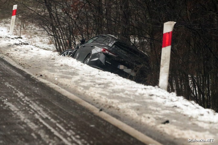 Wypadek na drodze powiatowej Stalowa Wola - Przyszów. Kierowcy: było bardzo ślisko!