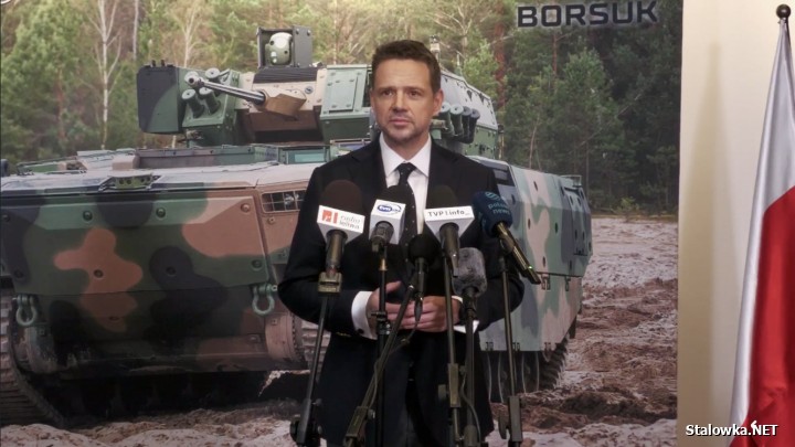 Kandydat na prezydenta Rafał Trzaskowski (PO) odwiedził zakład zbrojeniowy w Stalowej Woli.