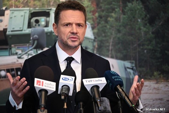 Kandydat na prezydenta Rafał Trzaskowski (PO) odwiedził zakład zbrojeniowy w Stalowej Woli.