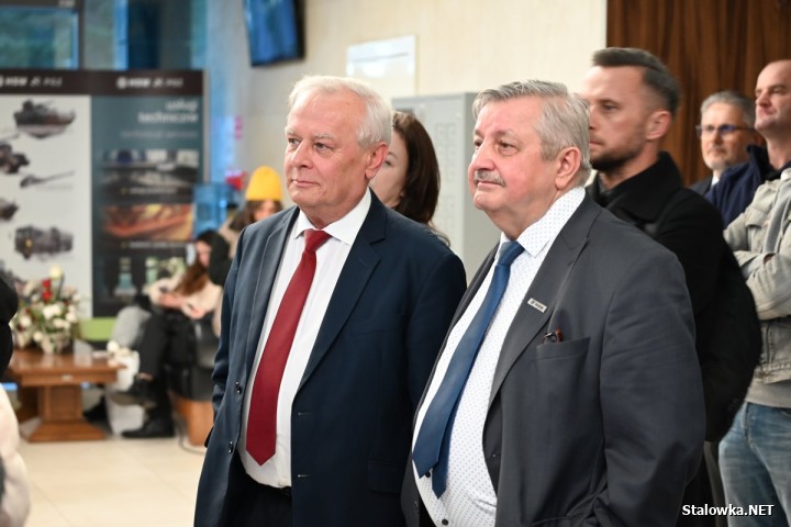 Kandydat na prezydenta Rafał Trzaskowski (PO) odwiedził zakład zbrojeniowy w Stalowej Woli.