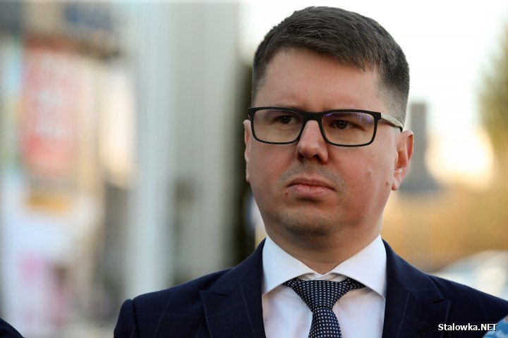 Przed Urzędem Miasta w Stalowej Woli odbyła się konferencja prasowa, w której uczestniczyły obie strony pracowniczego sporu.