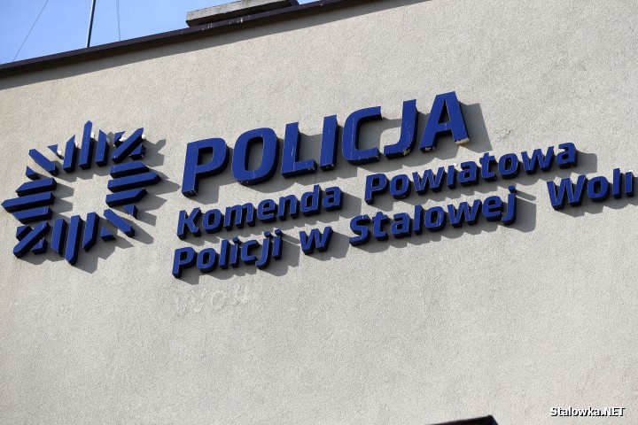 208 policjantów zatrudnionych było na Komendzie Powiatowej Policji w Stalowej Woli w roku 2024. Ich liczba ma rosnąć, jednocześnie będąc odpowiedzią na braki kadrowe jako miały miejsce przez ostatnie lata.