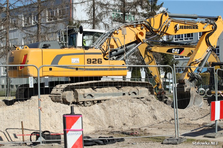 Największe prace są obecnie prowadzone na osiedlu Poręby w pobliżu obiektów oświatowych.