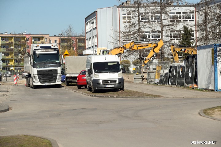 Największe prace są obecnie prowadzone na osiedlu Poręby w pobliżu obiektów oświatowych.