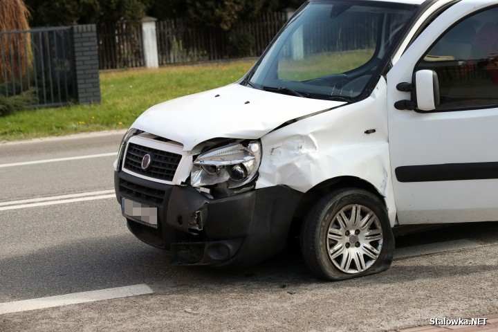 Zderzenie trzech pojazdów na pograniczu Stalowej Woli i Niska.