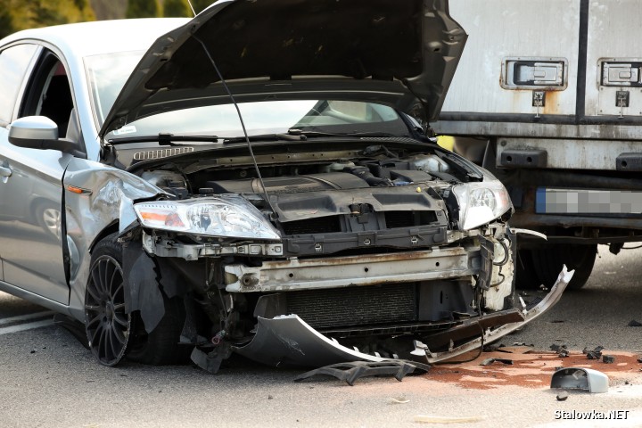 Zderzenie trzech pojazdów na pograniczu Stalowej Woli i Niska.