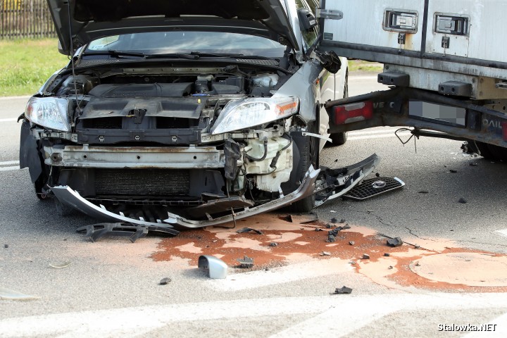 Zderzenie trzech pojazdów na pograniczu Stalowej Woli i Niska.