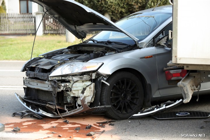 Zderzenie trzech pojazdów na pograniczu Stalowej Woli i Niska.