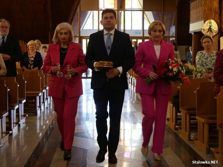  maja radni miejscy na uroczystej sesji, która odbyła się w Miejskim Domu Kultury w Stalowej Woli przyjęli stanowisko z okazji 80. rocznicy nadania praw miejskich Stalowej Woli.