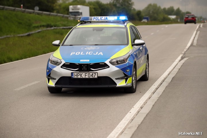12- latek spadł z hulajnogi elektrycznej. Ze złamaną nogą trafił do szpitala.
