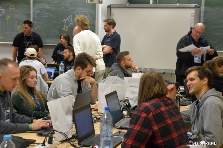 Kosmiczny Hackathon w Stalowej Woli z udziałem pond 200 uczestników!