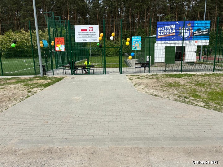 Orlik przy Centrum Edukacji Zawodowej w Stalowej Woli po remoncie.