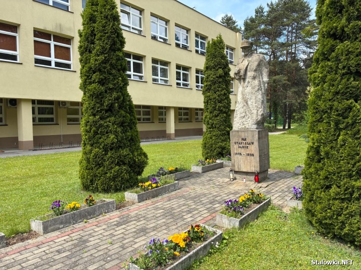 Orlik przy Centrum Edukacji Zawodowej w Stalowej Woli po remoncie.