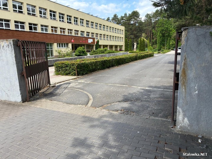 Orlik przy Centrum Edukacji Zawodowej w Stalowej Woli po remoncie.