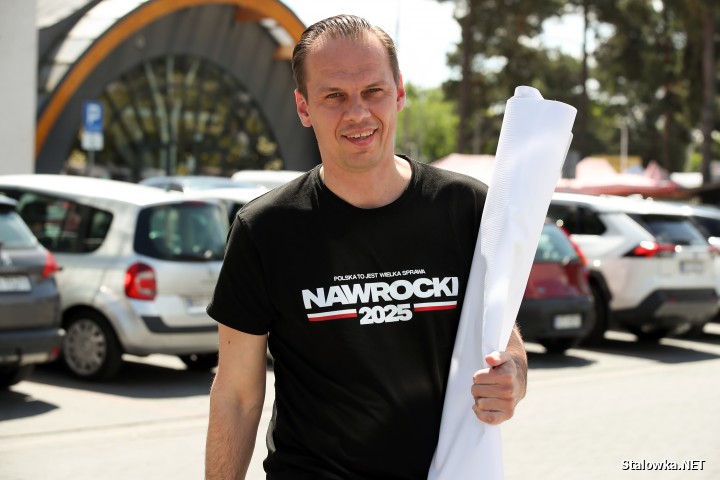 Na stalowowolskim targowisku zachęcano do głosowania na Karola Nawrockiego.