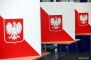 Państwowa Komisja Wyborcza przeprowadza na terenie kraju II turę głosowania w wyborach na Prezydenta Rzeczypospolitej Polskiej.