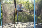 Stwórz centrum rozrywki w swoim ogrodzie! Trampolina, o której marzy cała rodzina
