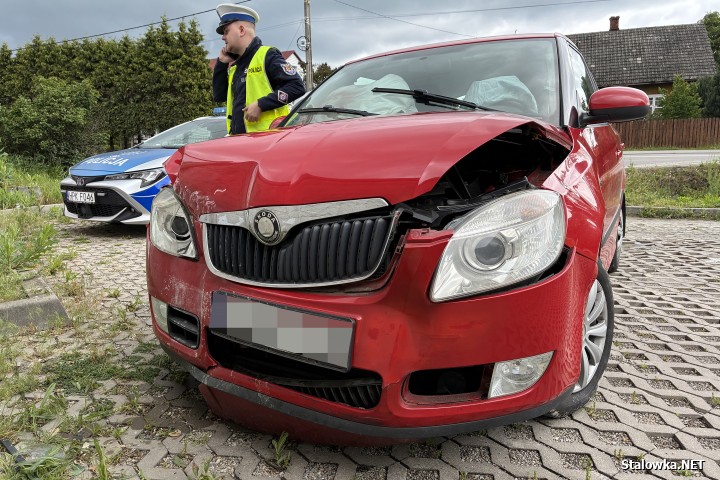 W Pysznicy auto wjechało w budynek.