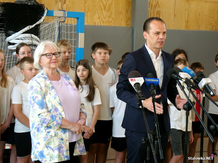 Otwarcie hali sportowej przy PSP nr 5 w Stalowej Woli.