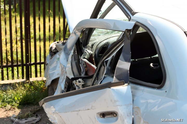 Jastkowice: 58-latek wjechał w betonowe ogrodzenie. Trafił do szpitala.