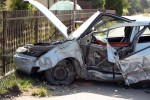 Jastkowice: 58-latek wjechał w betonowe ogrodzenie. Trafił do szpitala.