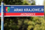 Jastkowice: 58-latek wjechał w betonowe ogrodzenie. Trafił do szpitala.
