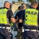 Stalowa Wola: Jechał pociągiem i bawił się... bronią. Wyprowadziła go policja 