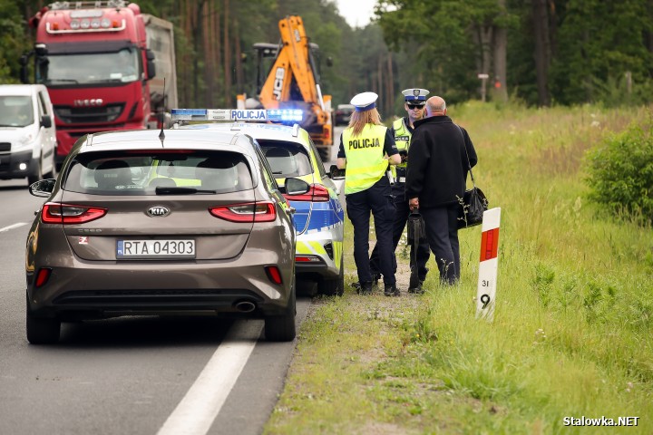 Auto wypadło z drogi w miejscu, gdzie jest odcinkowy pomiar prędkości.