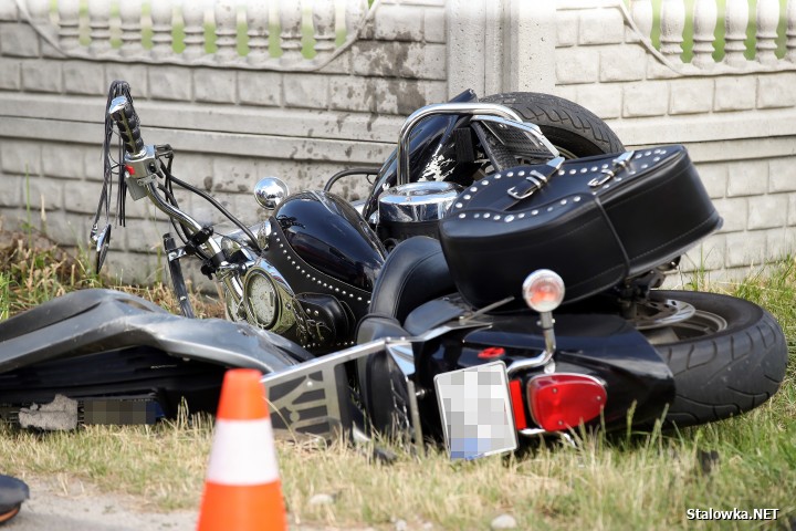 50-letni motocyklista po wypadku trafił do szpitala.