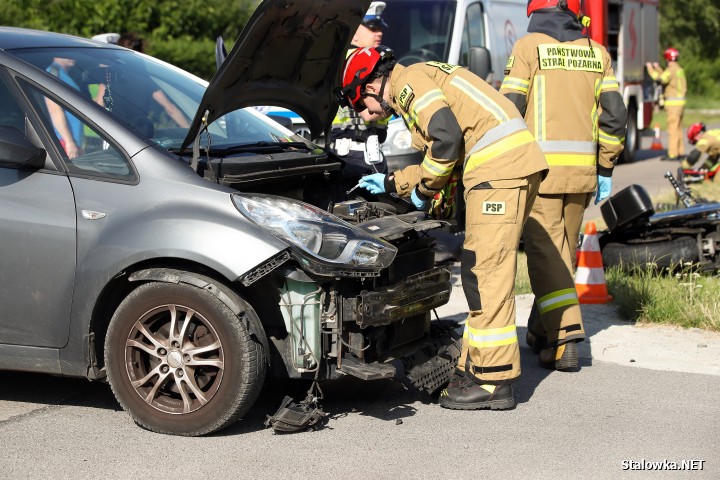 50-letni motocyklista po wypadku trafił do szpitala.