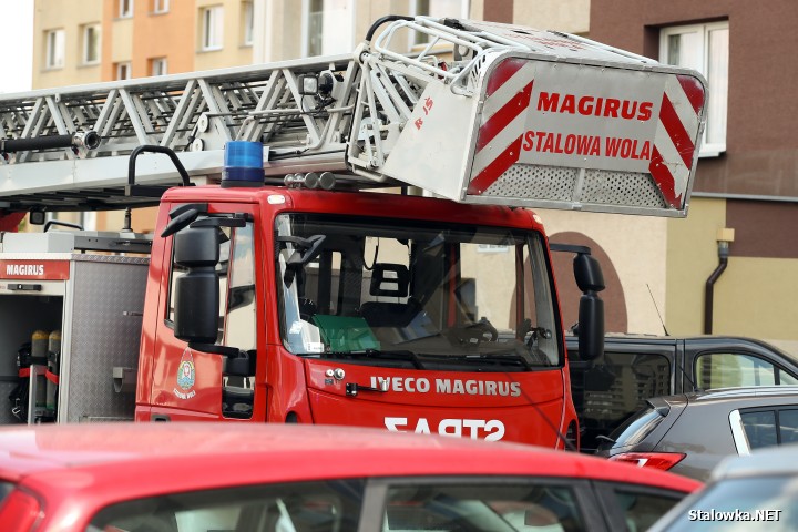 Stalowa Wola: pożar w bloku na Okulickiego.