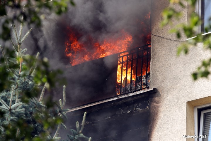 Stalowa Wola: pożar w bloku na Okulickiego.