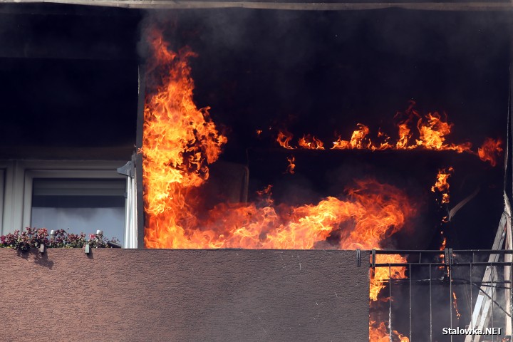 Stalowa Wola: pożar w bloku na Okulickiego.